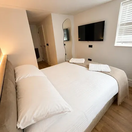 East Parade Collection, Opaz House Flat 1 Harrogate