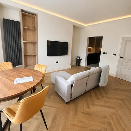 East Parade Collection, Opaz House Flat 1 Lägenhet *